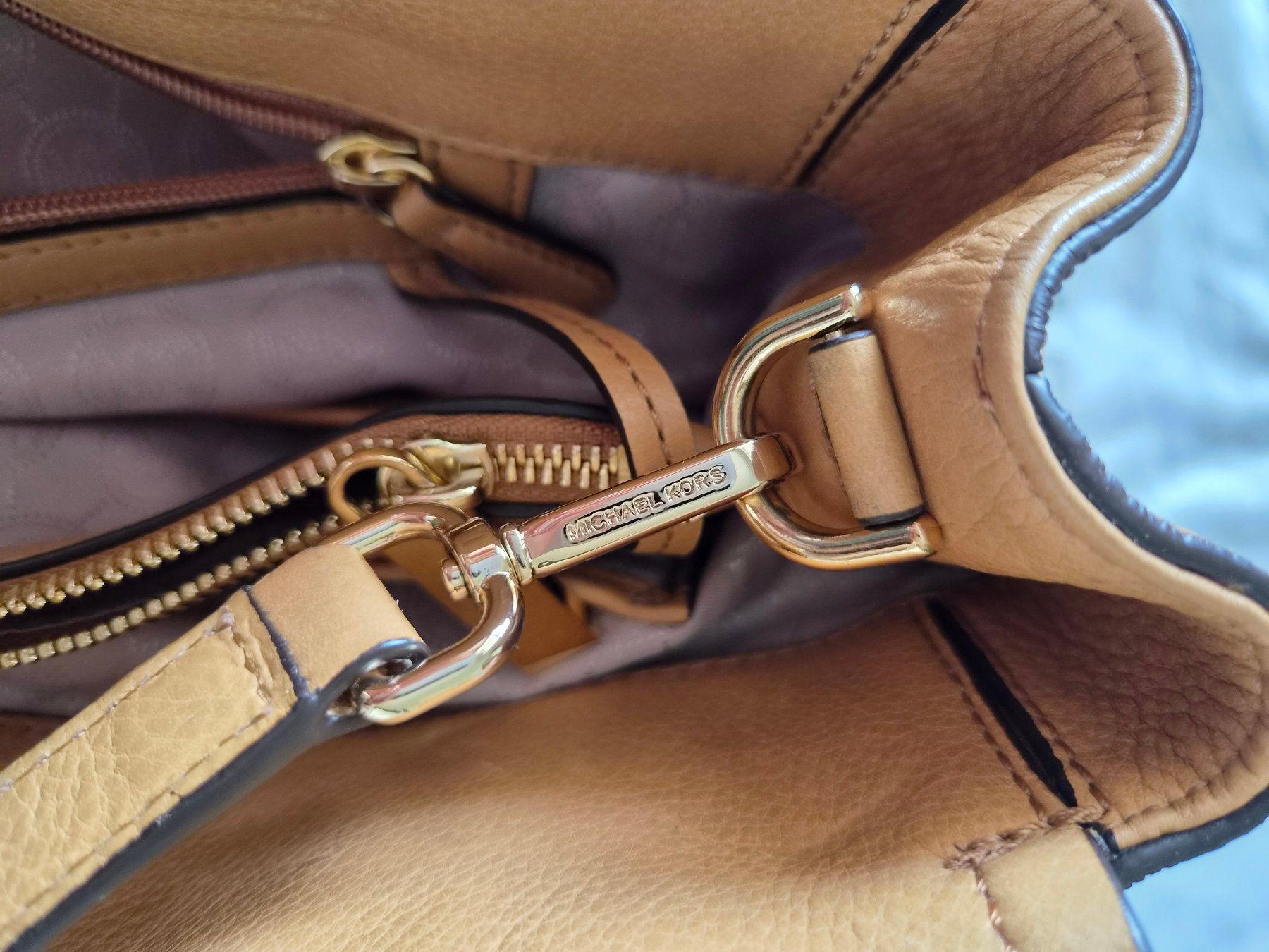 Michael Kors Taschen für Damen: Camel farbene Handtasche von Michael Kors – Gebraucht aus Belp von fra_5rn7 5