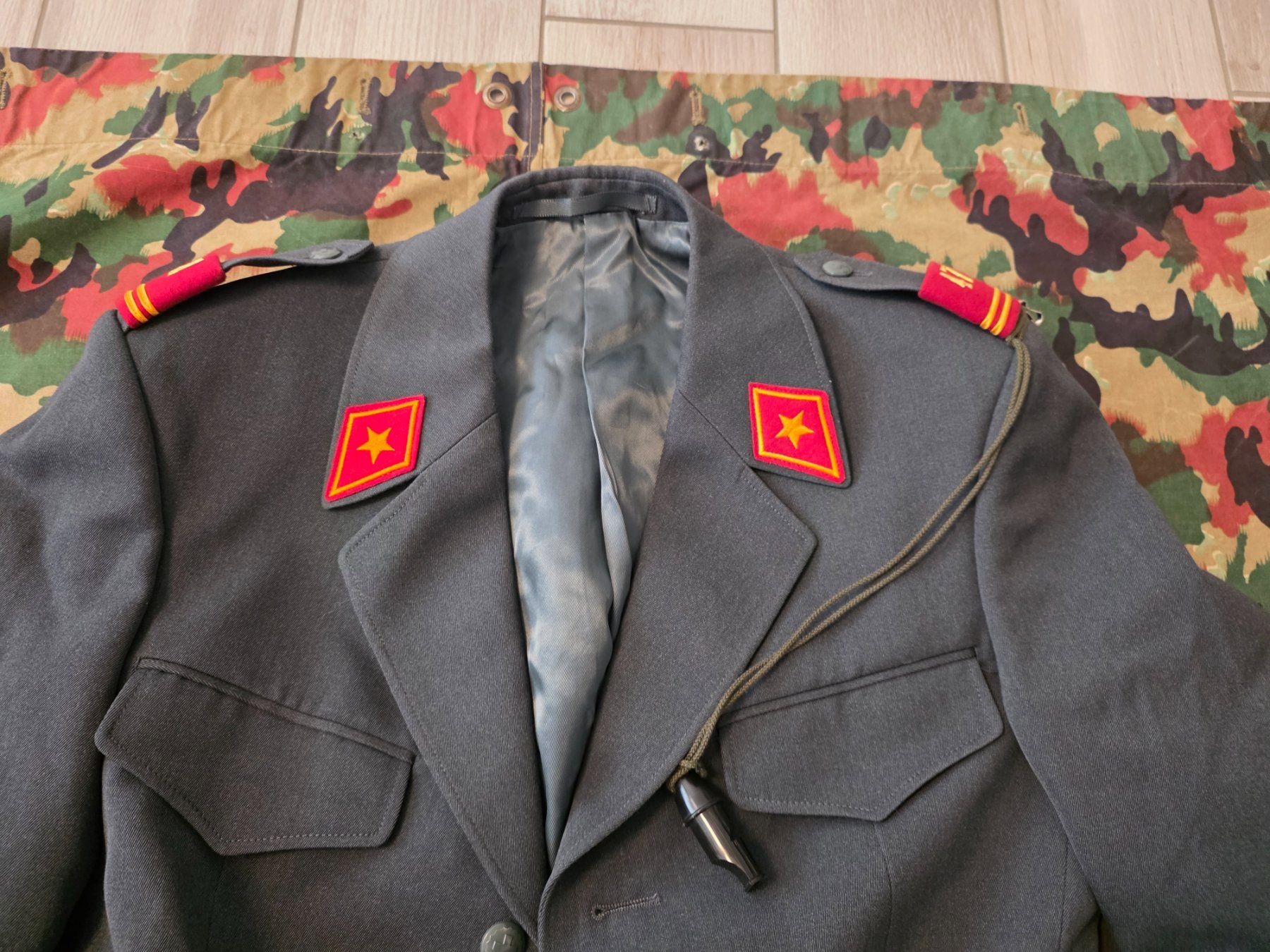 Schweizer Armee Uniformi: Armee Uniform Ausgängen Militär – Usato da Dorf venduto da Echo_Elements 5