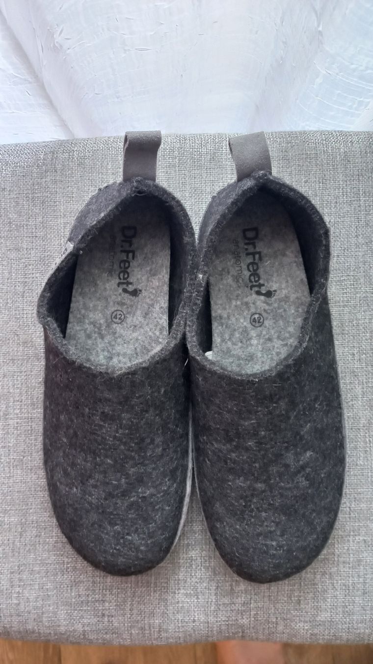 Scarpe da uomo: Hausschuhe Dr. Feet, Gr. 42 – Nuovo (secondo la descrizione) da Hendschiken venduto da Schaetzi0