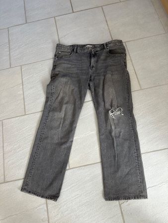 Graue Jeans