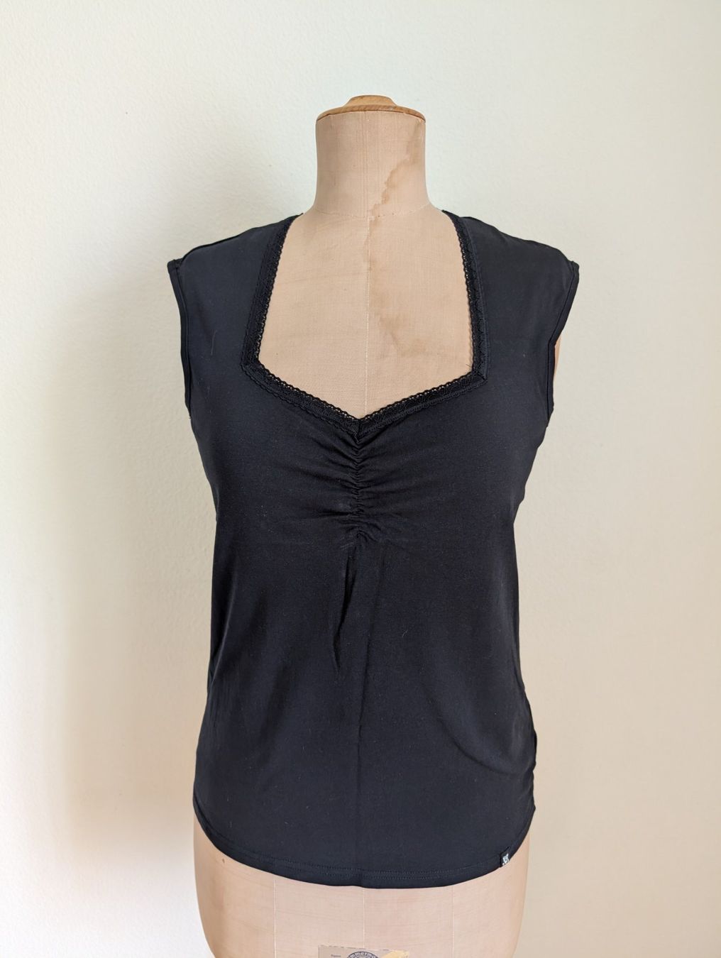 Blutsgeschwister Tops: Blutsgeschwister Top Romance M schwarz – Gebraucht aus Luzern von lal_8z2w