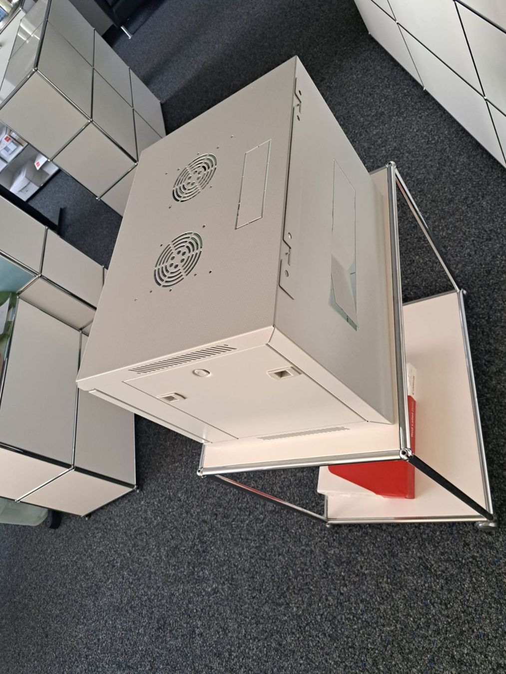 Racks & Supports: Rack für 19" Geräte – D'occasion à Benzenschwil par hatecrew 2