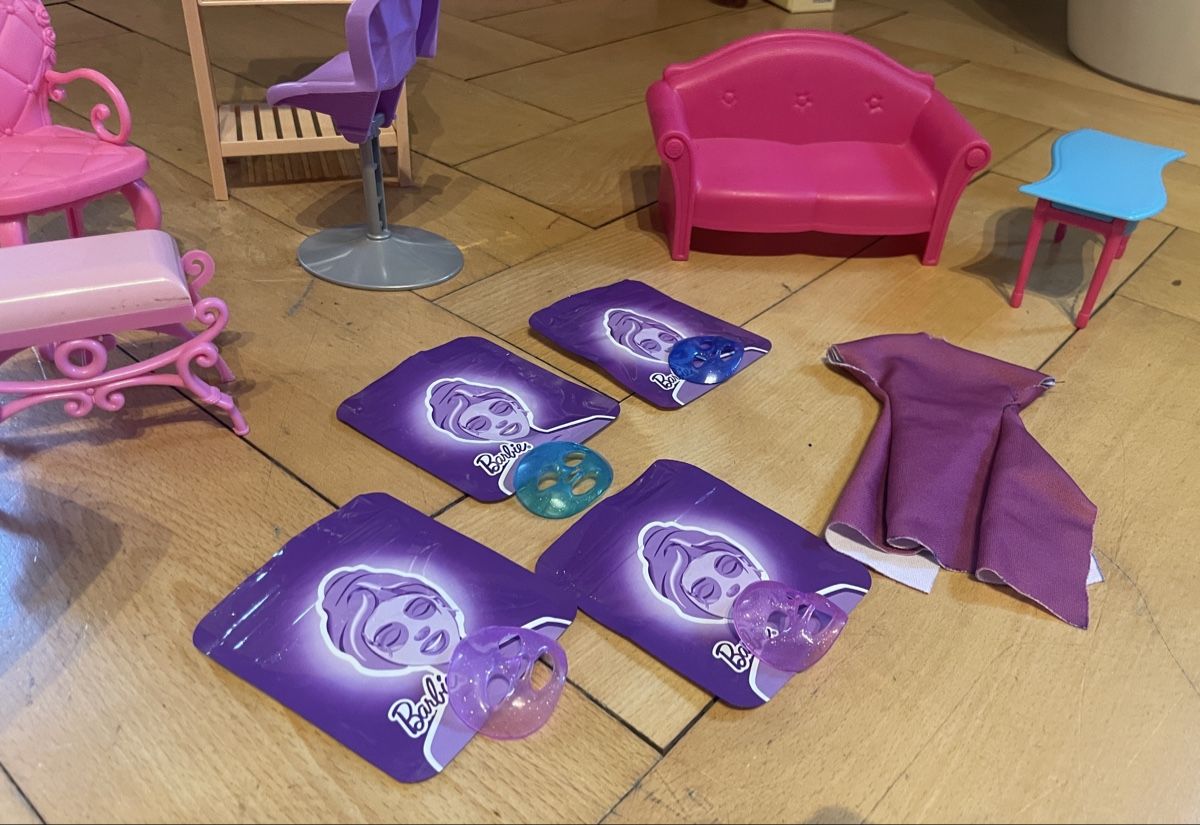 Puppen: Barbie Beauty Kosmetikstudio Salon – Gebraucht aus Luzern von caracena 1