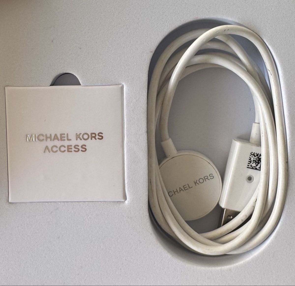 Michael Kors Smartwatch: Michael Kors Access Smartwatch goldfarben – Usato da Emmenbrücke venduto da CrazyyHoneyy 4