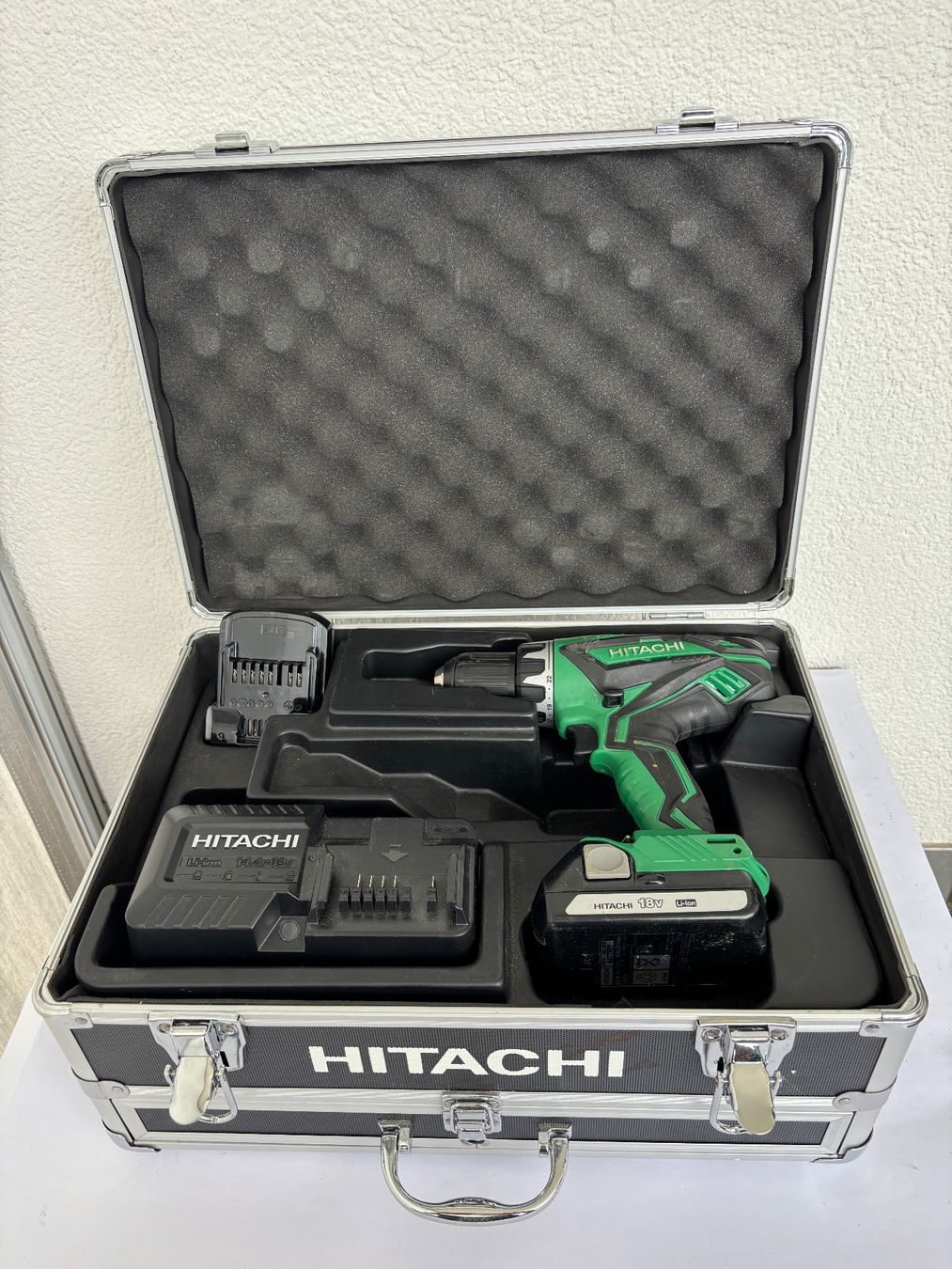Hitachi Alle Werkzeuge: Hitachi Akku-Schrauber Set mit Koffer – Gebraucht aus Immensee von avs_hd9m 1