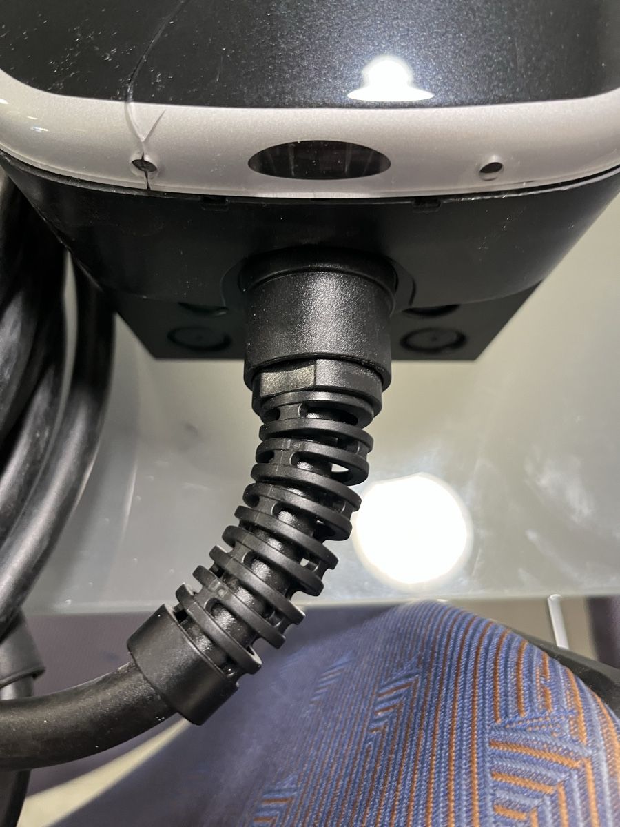 Mennekes Batterie-Ladegeräte: Borne de charge Mennekes – Gebraucht aus Eclépens von Revit19 8