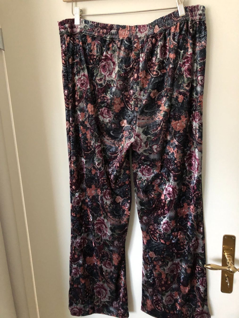 Pantaloni: Samthose mit Blumenmuster, Gr. 44, Herbst/Winter Top! – Usato da Arlesheim venduto da OmnIa55 4