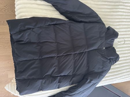 Daunenjacke schwarz mit Kapuze in gutem Zustand