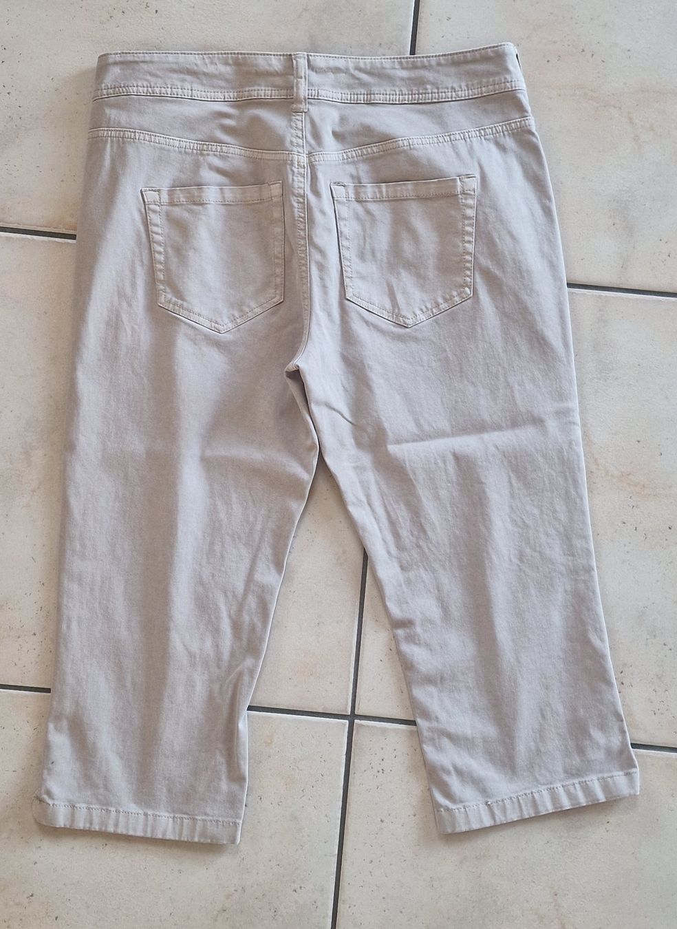 Tom Tailor Pantaloni: Damen Capri Hose beige Grösse 31 Tom Tailor – Usato da Falera venduto da Fudax 2
