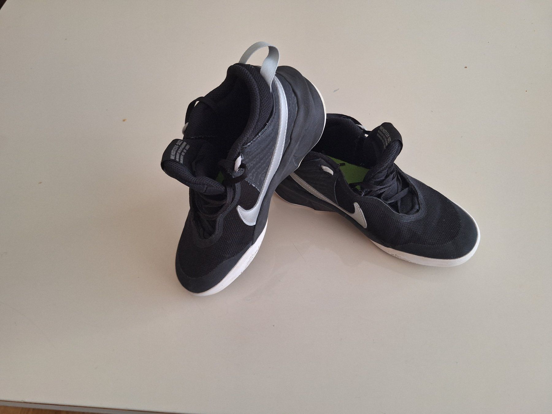 Nike Scarpe da uomo: Nike Hustle D10 Gr. 36.5 – Usato da Burgdorf venduto da W31S