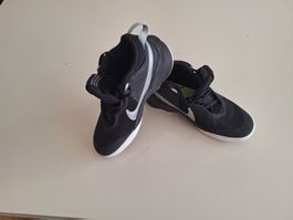 Nike Hustle D10 Gr. 36.5