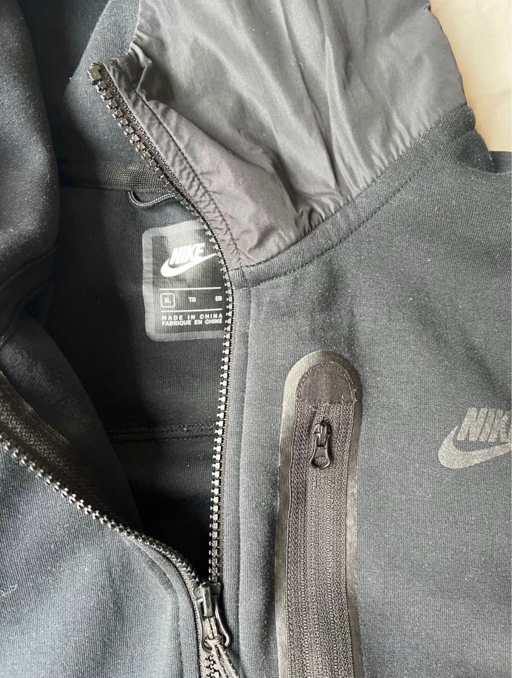 Nike Giacche: Nike tech veste noir taille XL – Nuovo (secondo la descrizione) da Genève venduto da jae_n2pn 1
