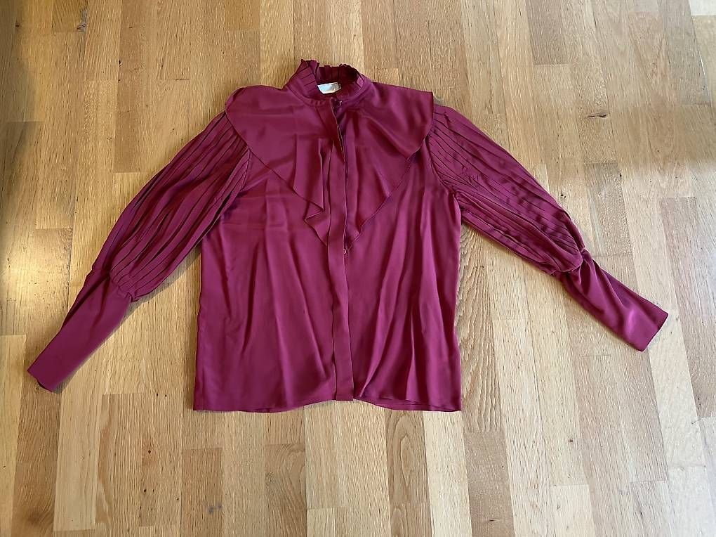 Camicette: Dunkelrote Seidenbluse Gr. 38 – Usato da Zürich venduto da Koereli01 2