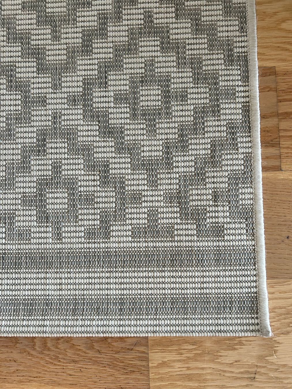 Teppiche: Nest In- & Outdoor-Teppich Metro Grau – Gebraucht aus Riedholz von rebeccas 1