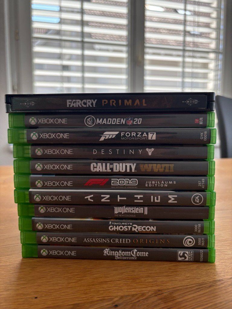 Microsoft Konsolen: Xbox One S mit 500GB / 2 Controller + einige Spiele – Gebraucht aus Gams von Hannes278 3