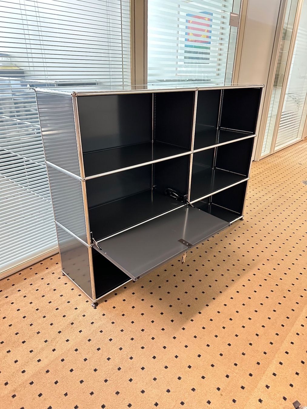 USM Scaffali: USM Sideboard 2x3 Anthrazitgrau, Lieferung&Umbau möglich – Usato da Grenchen venduto da Design-Outlet 1