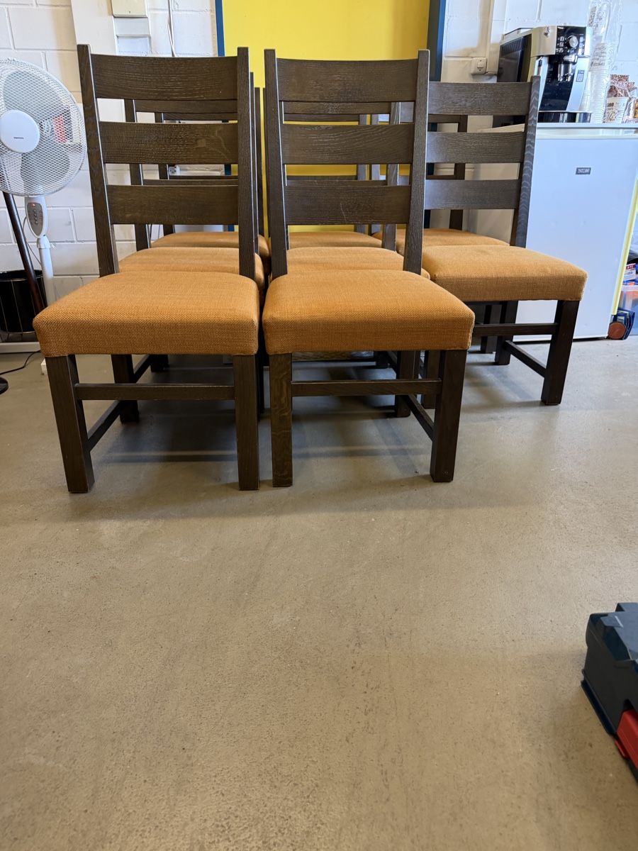 Chaises: Essgruppe 8 Stühle Massiv Top – D'occasion à Strengelbach par RaenAntikDesign 1