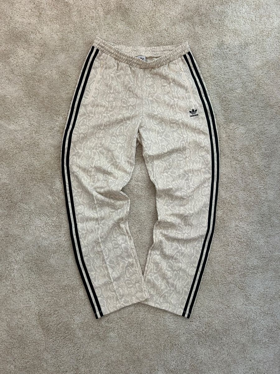 Adidas Pantaloni: adidas trackpants snakeskin optic white/grey – Usato da Dietlikon venduto da leaaasells 2