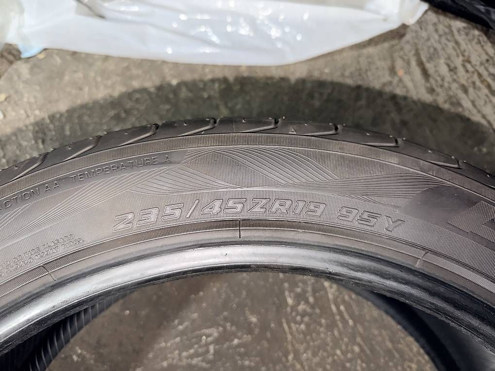 Sonstiges Schreiben & Zeichnen: Pneus été 235/45r19 occasions – Gebraucht aus Le lignon von kiwi752 3