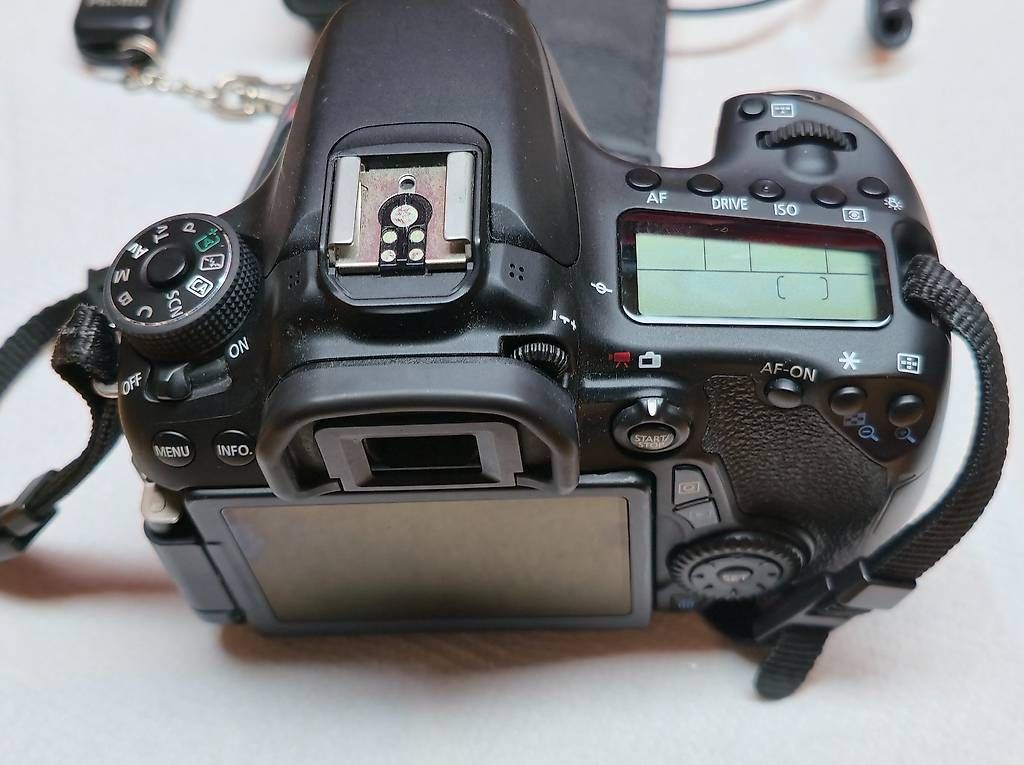 Canon Fotocamera: Canon 70D Spiegelreflex mit Zubehör – Usato da Reiden venduto da mm21omega