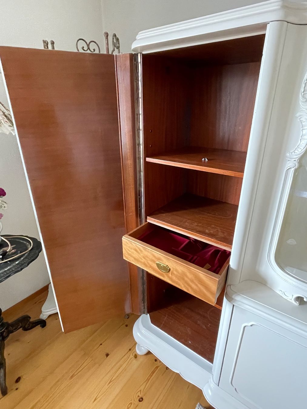 Credenze: Antikes Buffet im Shabby-Chic-Stil – Usato da Subingen venduto da FRANZ3022 3