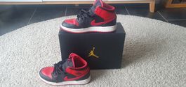 Nike Air Jordan 1 Mid schwarz rot