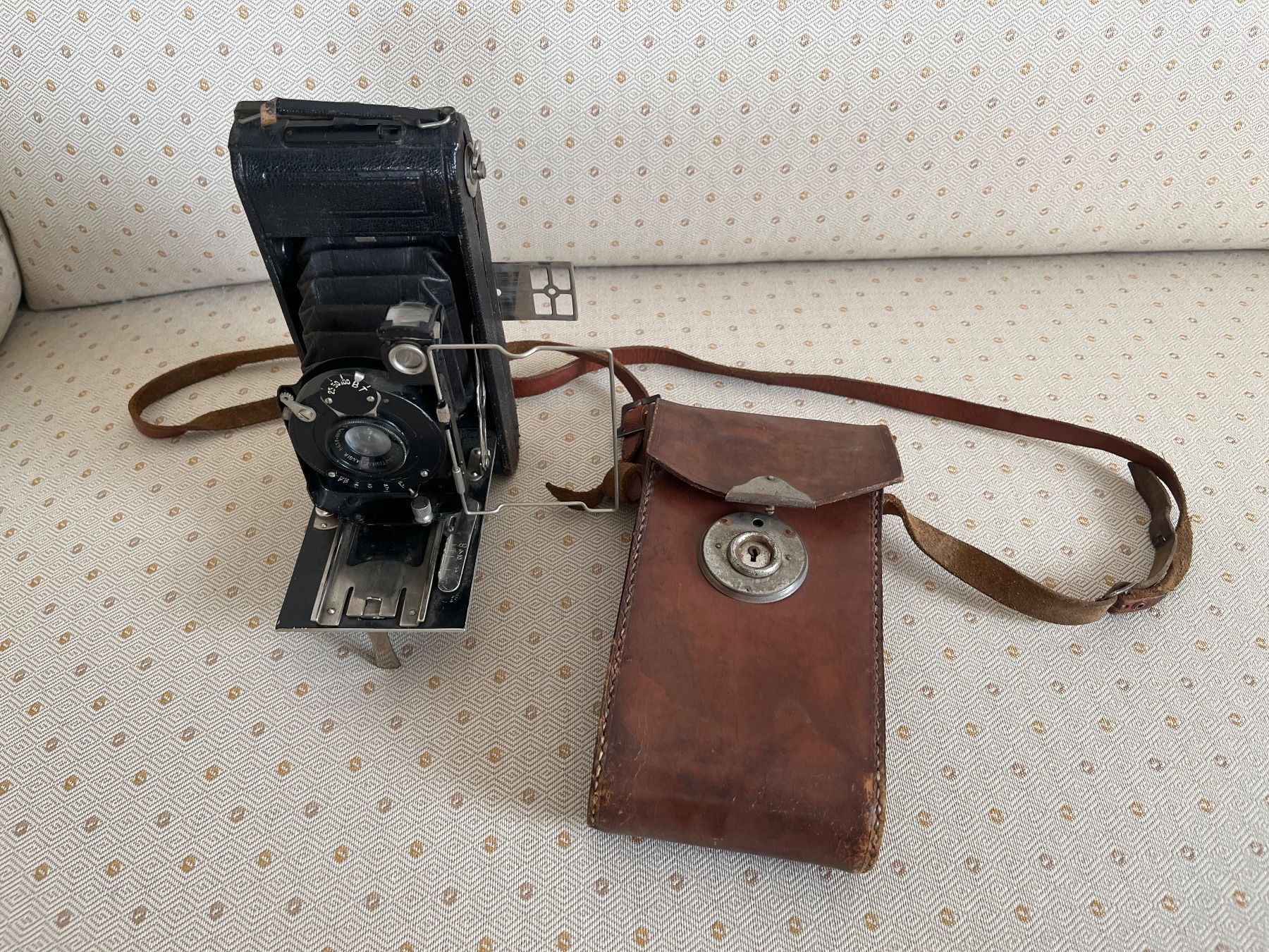 Fotocamera: Hemax Folding Camera Héard & Mallonjod ca. 1930 – Usato da Liestal venduto da Socrate 2