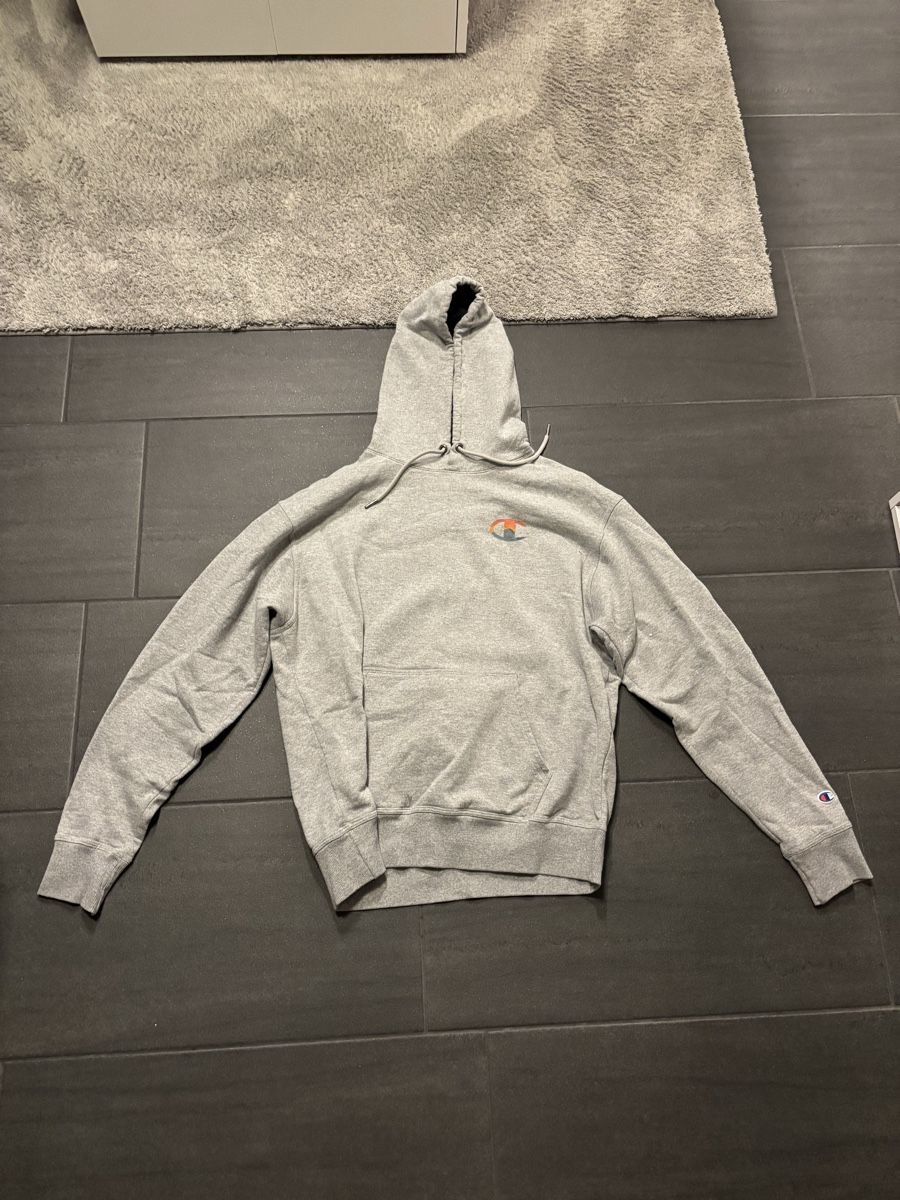 Maglioni & Felpe: Kapuzenpullover Champion grau Grösse L – Usato da Winterthur venduto da van_8fsq