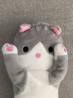 Chat velours gris clair et blanc 50cm