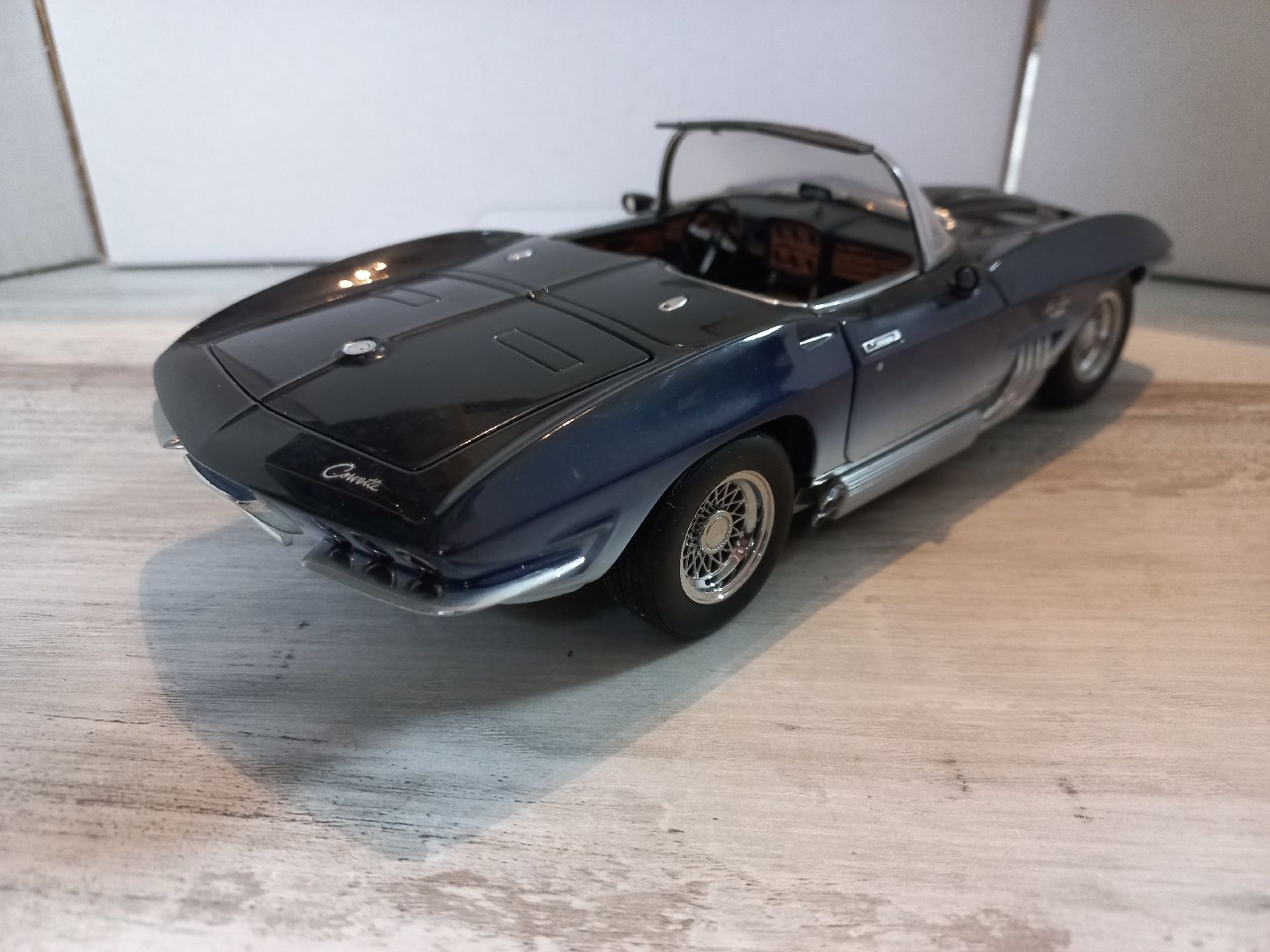 Chevrolet Modellautos: Chevrolet Corvette Mako Shark 1/18 UT models  – Gebraucht aus Attalens von remy_s00 3