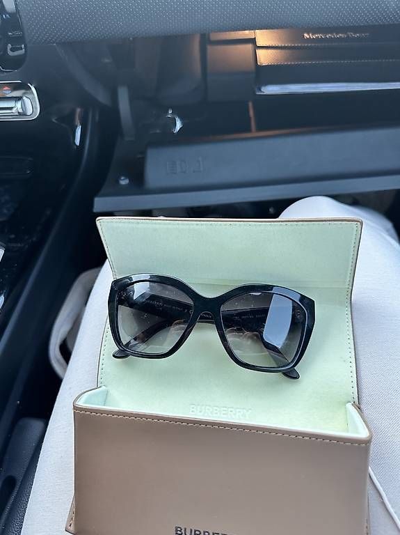 Burberry Occhiali & Lenti: Burberry Damen Sonnenbrille – Usato da Goldau venduto da anma91 2