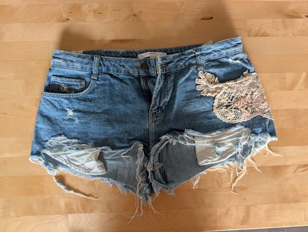 Jeansshorts mit Spitze & Fransen Gr. 40 Sommer Boho-Look
