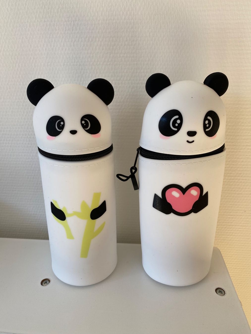 Astucci : 2x Silikonetui Panda 🐼 – Nuovo (secondo la descrizione) da Einsiedeln venduto da PaedeK84