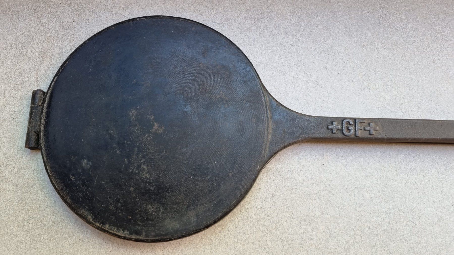 Teglie da forno: Antikes Bretzeleisen +GF+ – Usato da Ormalingen venduto da ersahisi