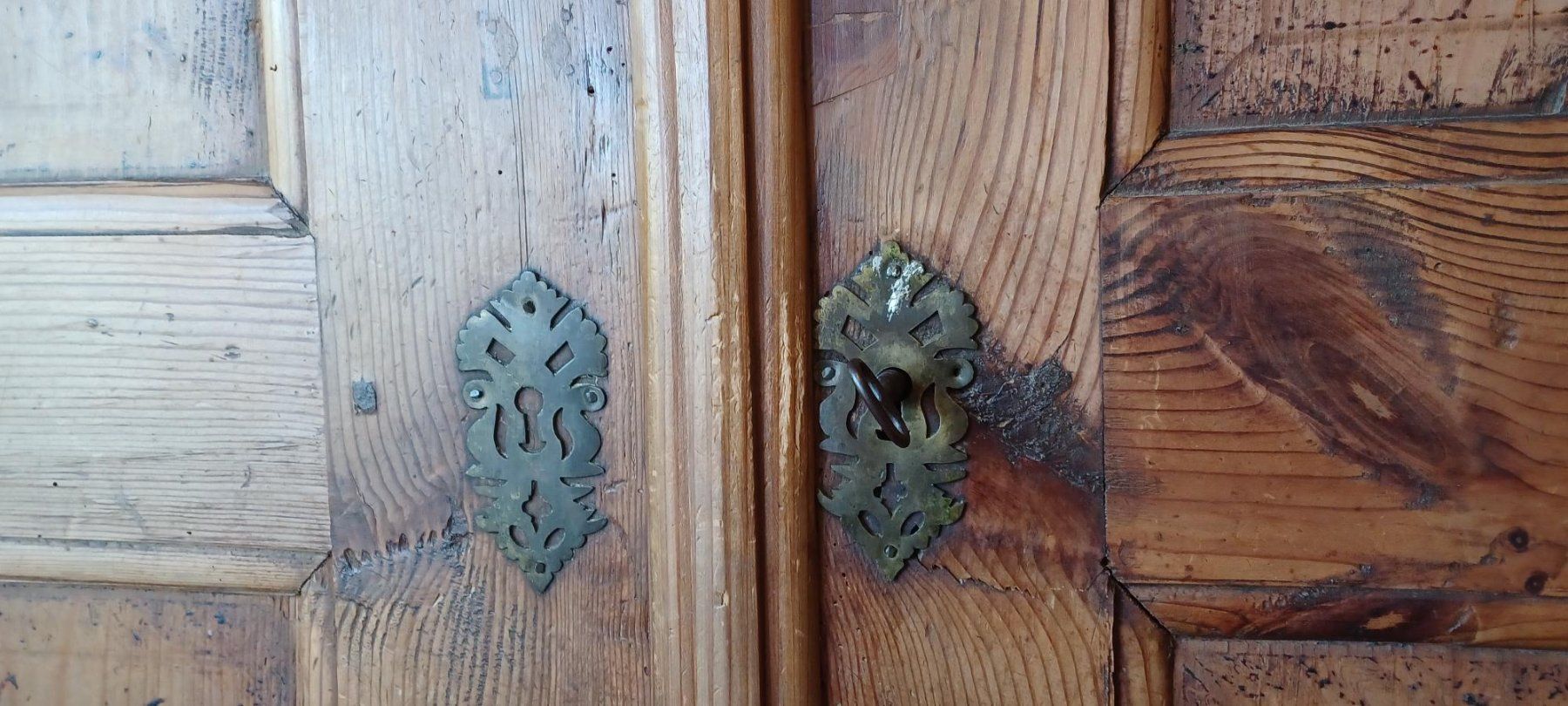 Armadi: Alter Holzschrank – Usato da Müllheim Dorf venduto da Agami123 2