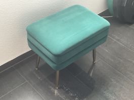 Eleganter Samt-Hocker mit Stauraum – Samtgrün, Goldbeine