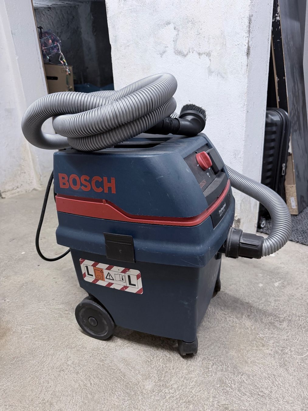 Bosch Staubsauger & Zubehör: Bosch Professional Staub/Nass Sauger – Gebraucht aus Safenwil von ins_6ntm