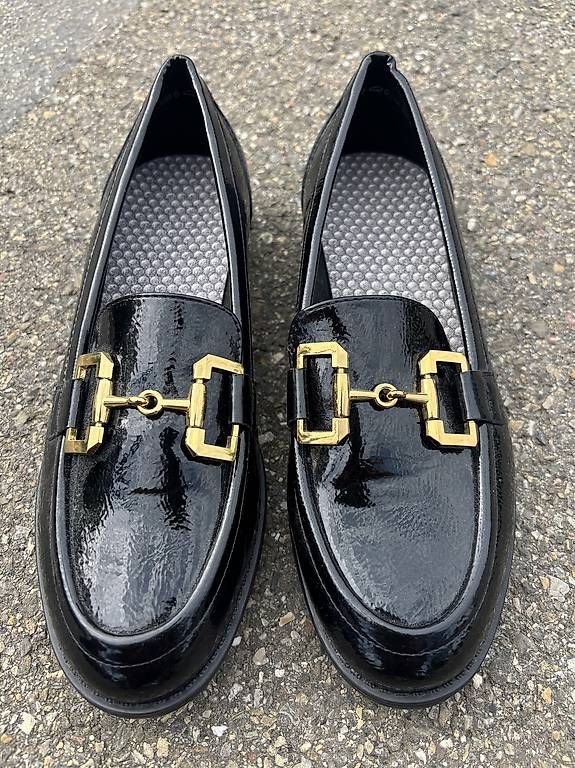 Chaussures femmes: Neue Loafer Grösse 38 – D'occasion à Zürich par Smesskammer