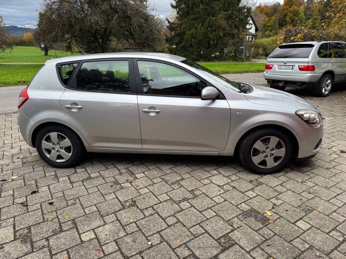 Kia Automobili: Kia ceed 1.4 – Usato da Bertschikon (Gossau ZH) venduto da rie_h2zl 3