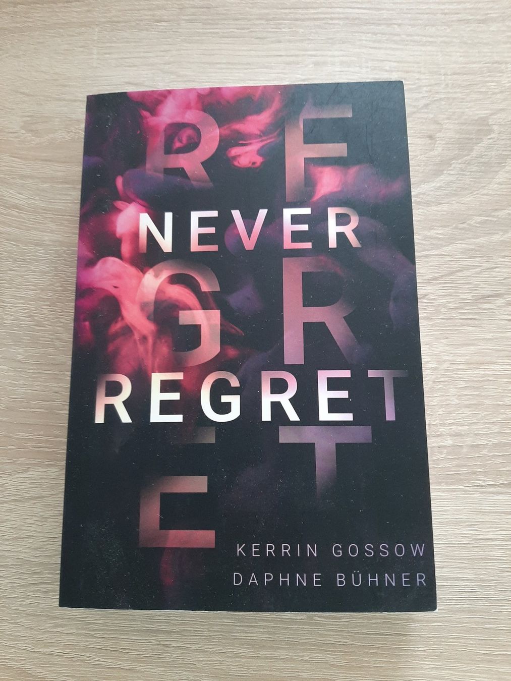 Bücher: Never Regret, Kerrin Gosswow, Daphne Bühner – Gebraucht aus Menziken von Rien1