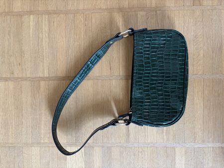 DUNKELGRÜNE SCHULTERTASCHE