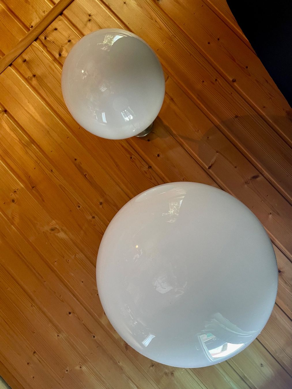 Lampadari & plafoniere: Ensemble de suspensions opaline, année 60 – Usato da Prez vers Siviriez venduto da Mistinguette 2