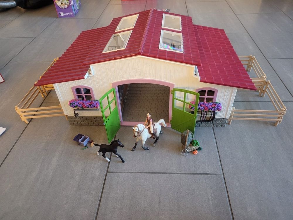 Der Schleich Horse Club Stall: Ausmalvergnügen für Groß und Klein! Kostenlose Ausmalbilder inklusive!