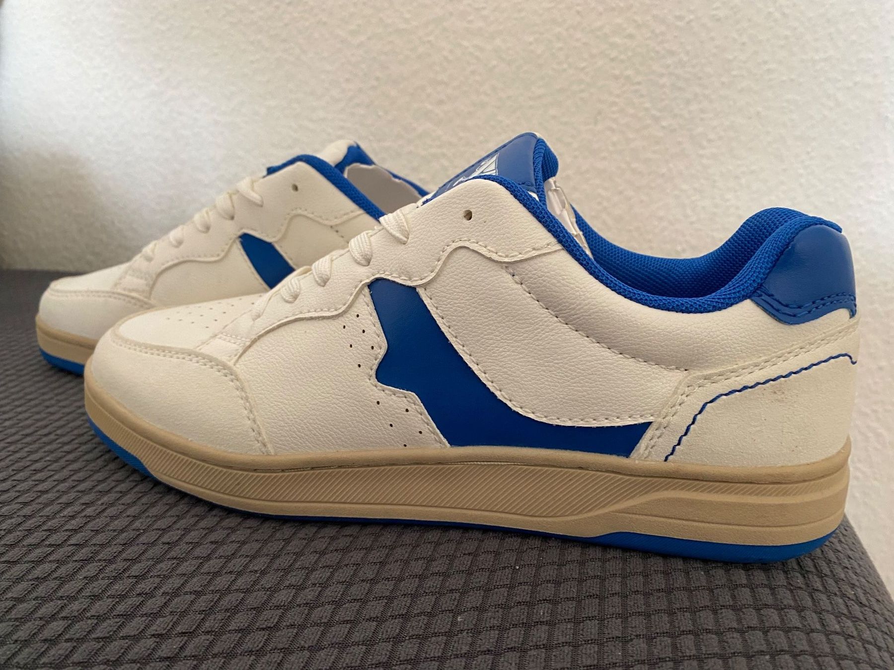 Scarpe da uomo: Turnschuh Grösse 40, Weiss/Blau NEU – Nuovo (secondo la descrizione) da Zürich venduto da Betschart99 1