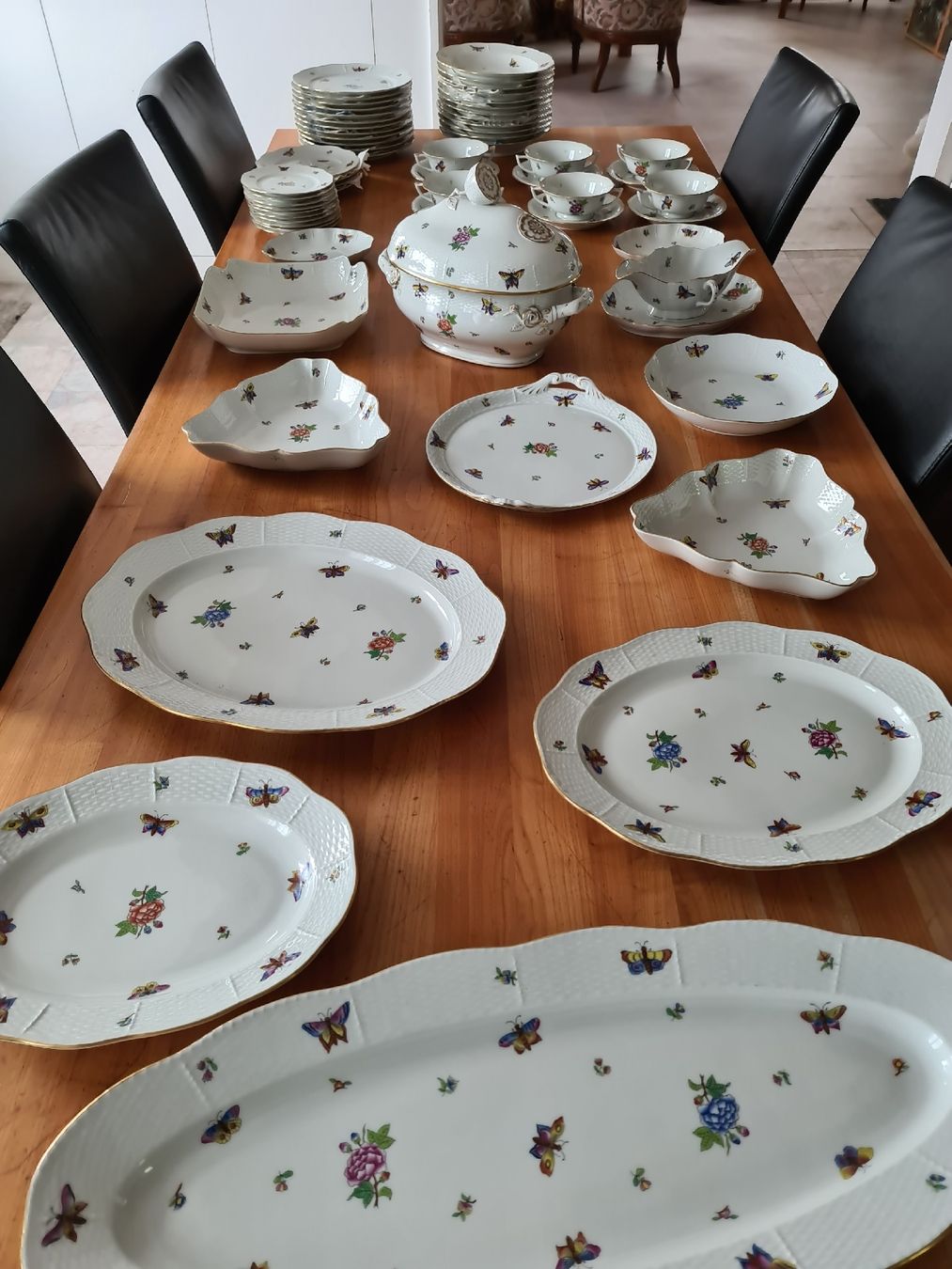 Herend Set di piatti: antiker Herend Speiseservice Papillon & Fleur ca. 50 Teile – Usato da henau venduto da Rockj