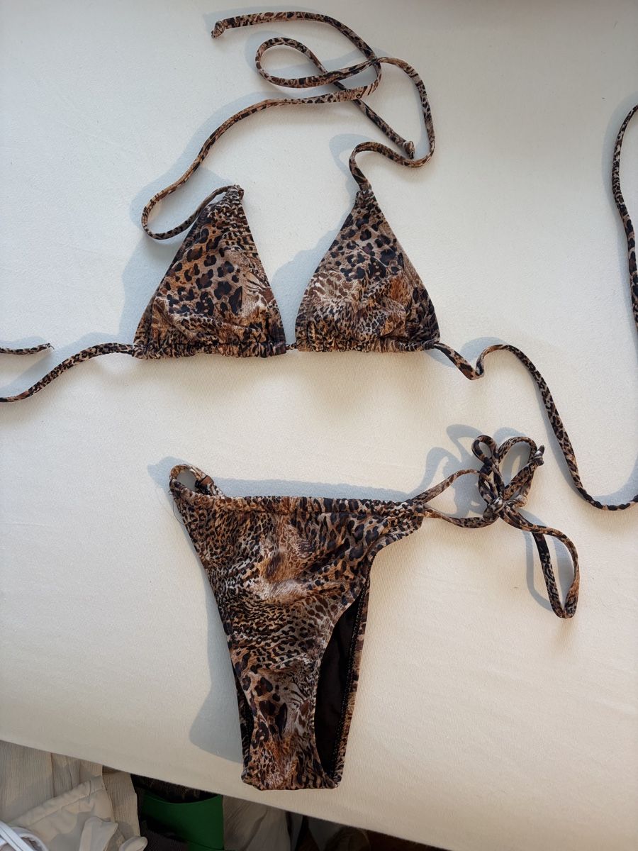 Bershka Costumi da bagno & Bikini: Ensemble maillot de bain léopard  – Usato da Pully venduto da ari_78pk