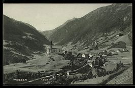 Wassen, Ort mit Kirche und Häusern im T