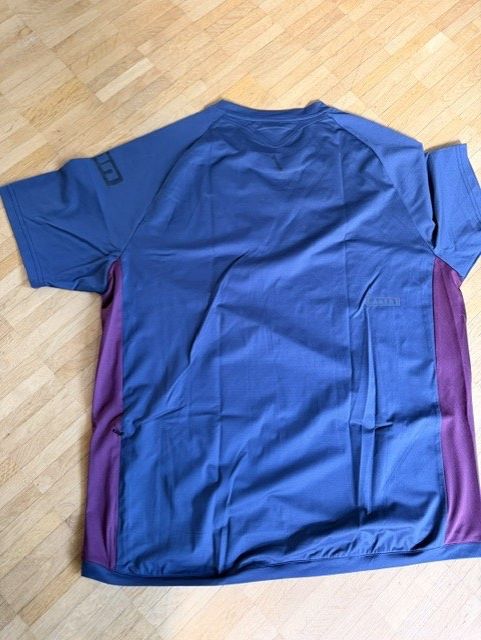 Specialized T-shirt: 3 Specialized Shirts Neu - XXL – Nuovo (secondo la descrizione) da Dübendorf venduto da kerstinbrisbane 1