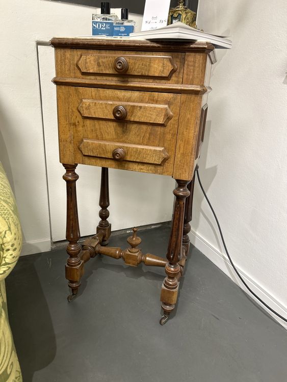Jolie petite commode ou table de chevet ancienne (Gebraucht) in Zürich ...