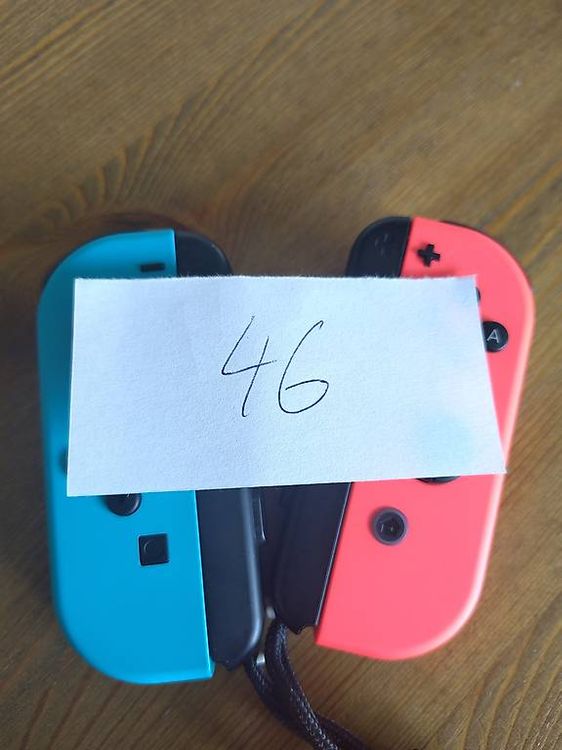 Original Switch Joy Con rot + blau inkl. Handgelenkschleifen | Kaufen ...